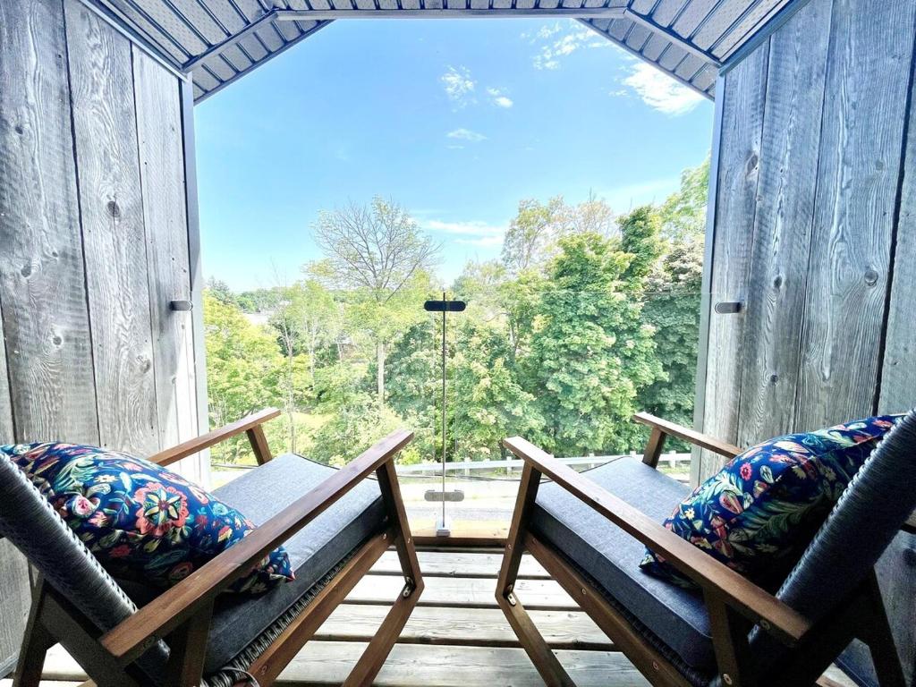 Paddle at Hills Meaford, Penthouse 3rd Floor Suite w Deck & Balcony, Meaford