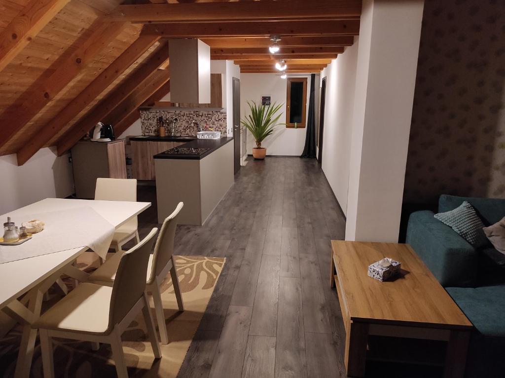Ti-Tó Apartman, Tihany
