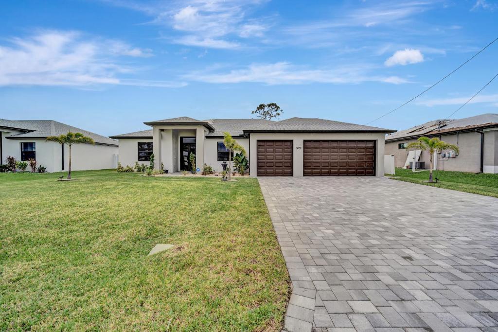 This Way to Paradise, Cape Coral