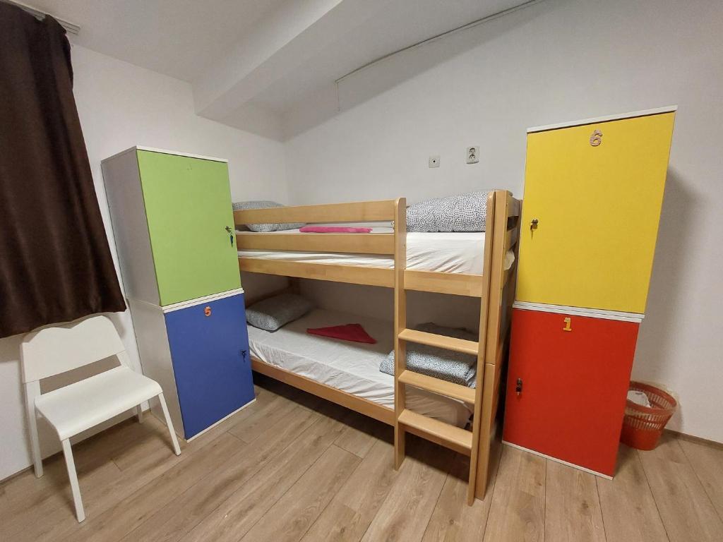 Hostel Inn Downtown photo