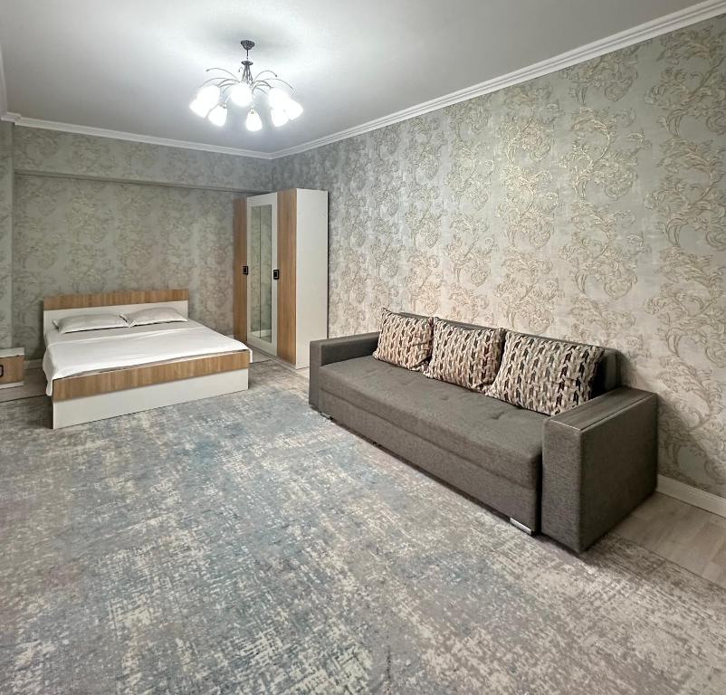 1-комнатная квартира в 100м от метро Момышулы, Almaty