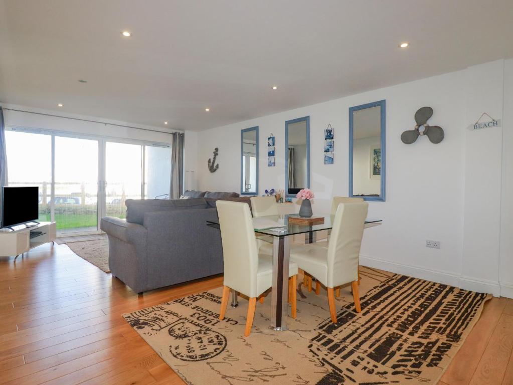 47 Bredon Court, Newquay photo 2