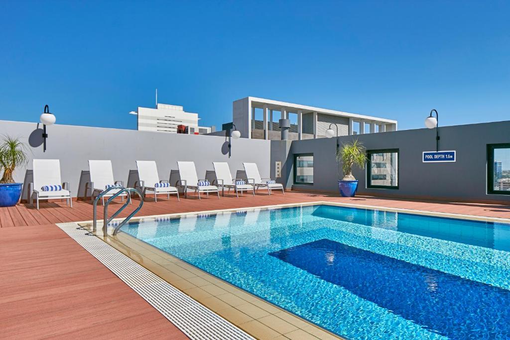 スイミングプール