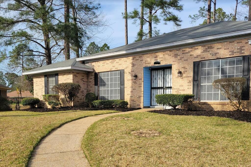 Large Cozy 4 bedroom home sleeps 8 w/ heated pool