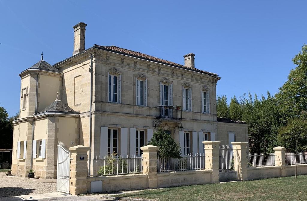 Suite privative Abella - Aile de maison bourgeoise, Ambarès-et-Lagrave