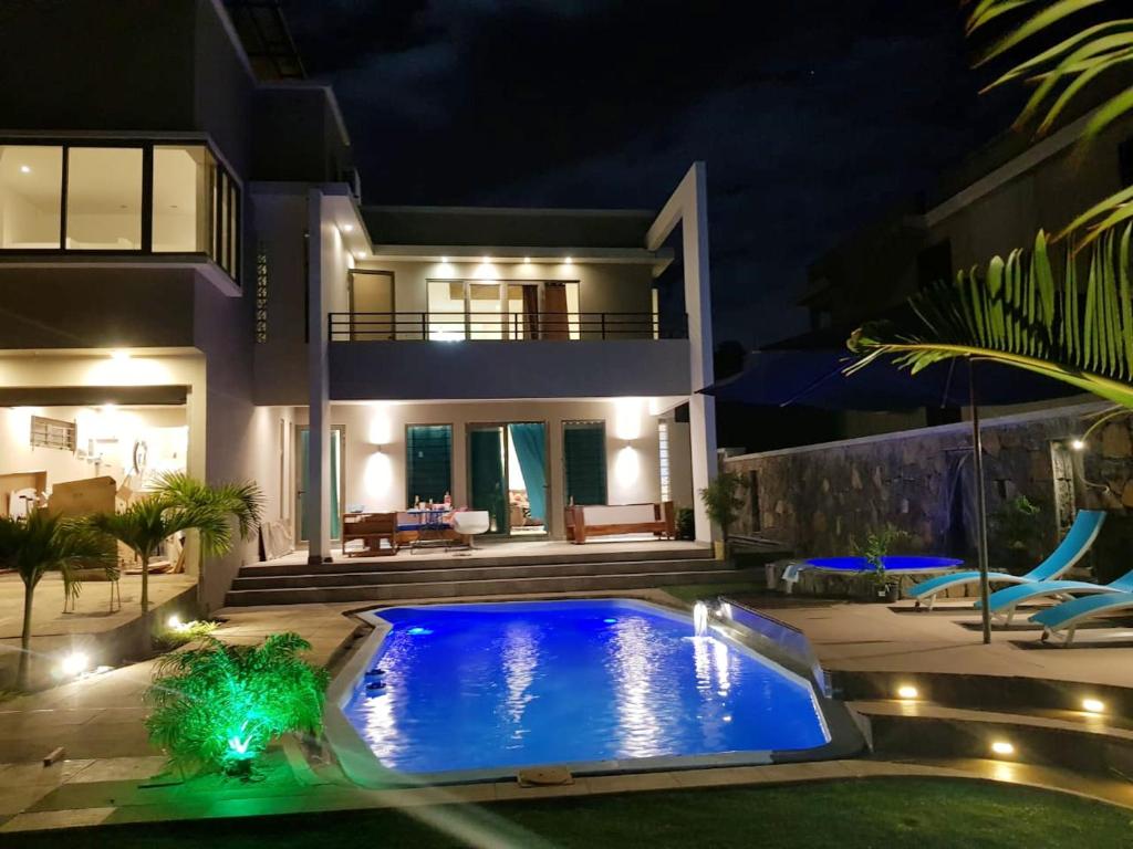 4 bedrooms villa with sea view private pool and enclosed garden at Albion 2 km away from the beach — Hotel in Mauritius Island