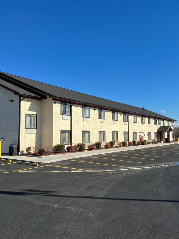 Super 8 By Wyndham Campbellsville Ky photo