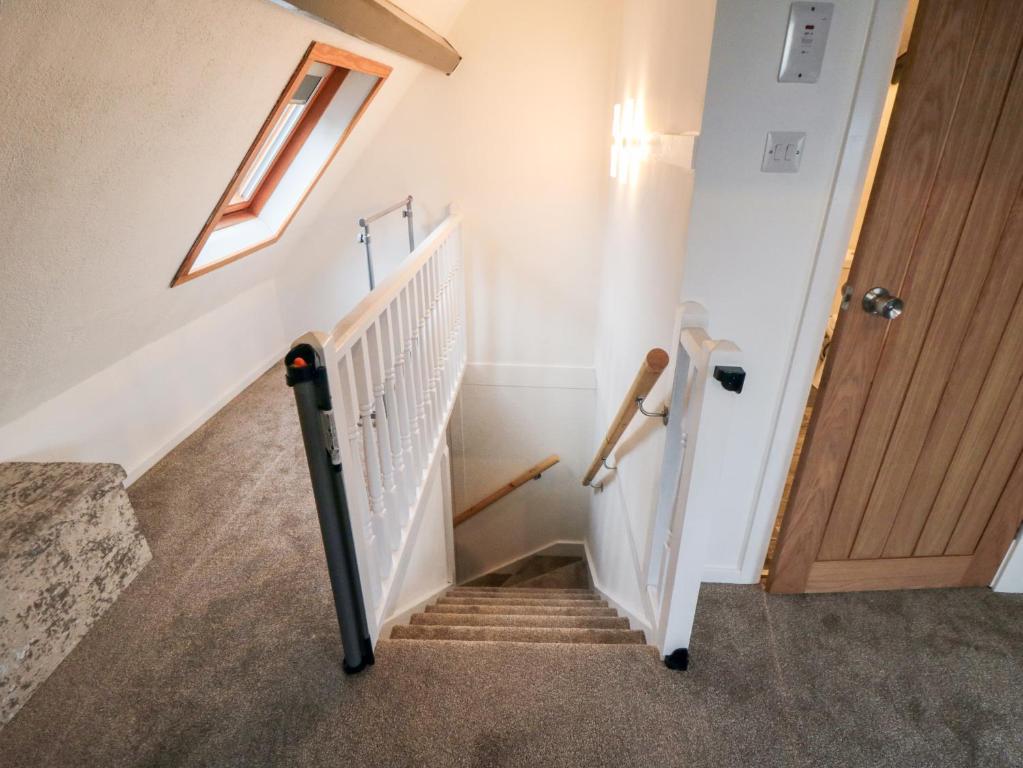 4 Maypole Green, Fylingthorpe photo 8