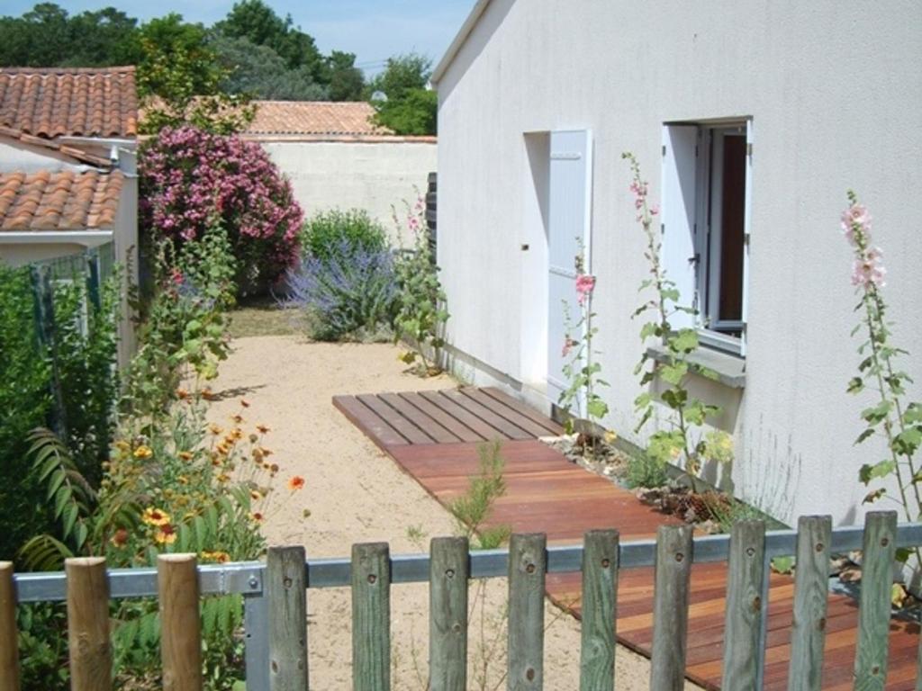 Maison proche forêt, plage et commerces - 2 ch, terrasse, jardin clos, parking privé, animaux acceptés - FR-1-22-231 - 2