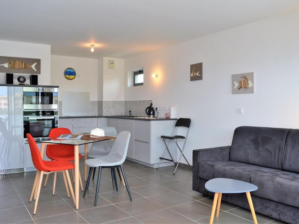 Spacieux Appt 3 Pièces avec Terrasse et Parking au Lavandou - FR-1-251-331 - 4