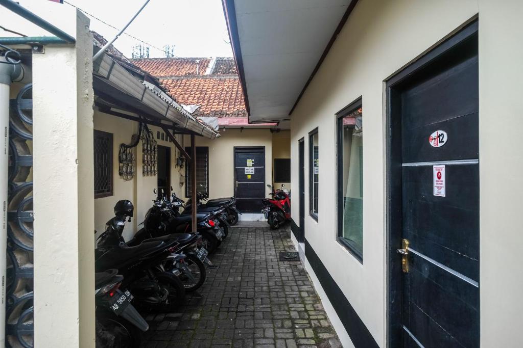 RedDoorz near Danurejan Malioboro