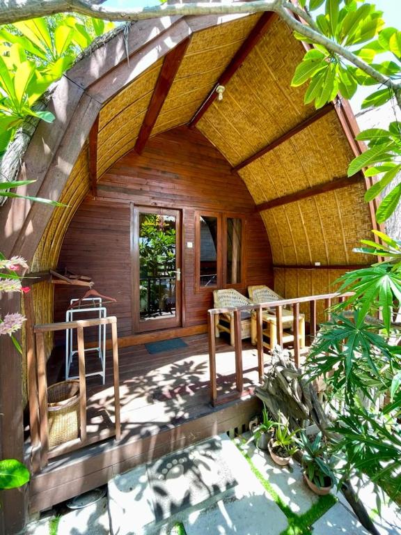 The golden Ave bungalow