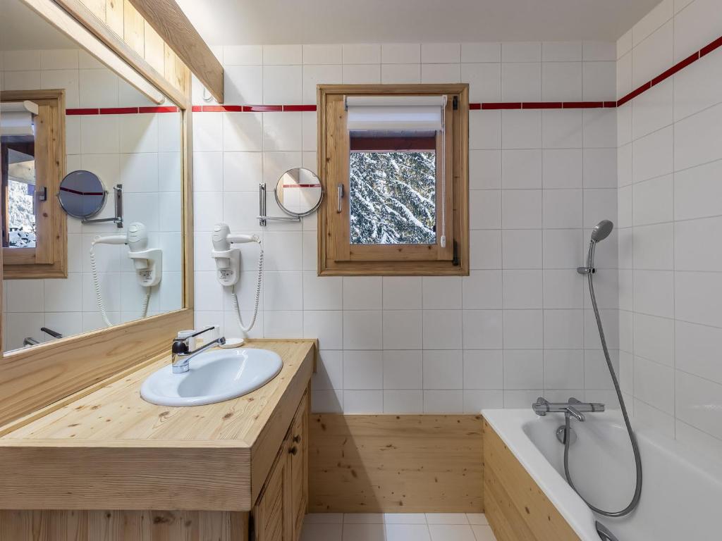 Appartement rénové avec 2 suites, balcon et poêle à bois, proche centre et remontées mécaniques, Megève - FR-1-569-39 - 2