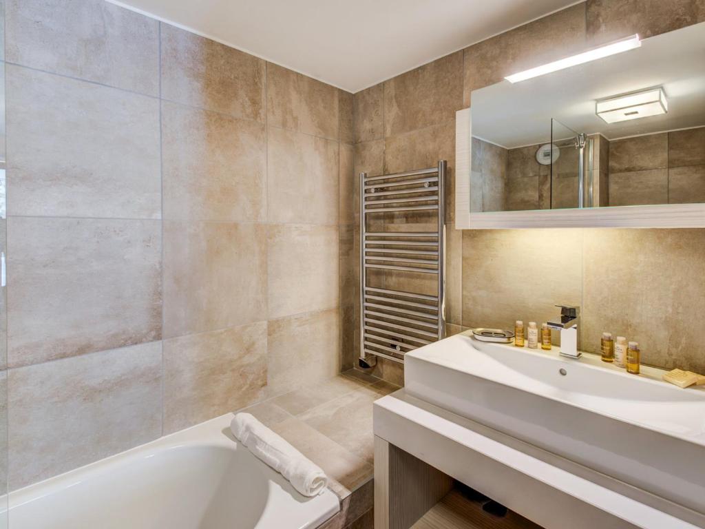 Appartement moderne avec parking, proche pistes à Courchevel Village - FR-1-562-37 - 2