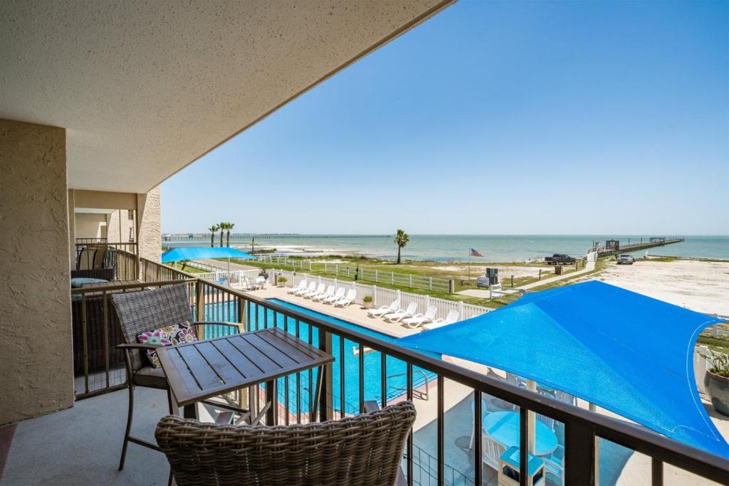 Laguna Reef #211 - Rod and Reel, Rockport