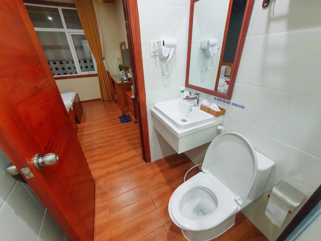 LEHA Saigon Hotel Airport photo