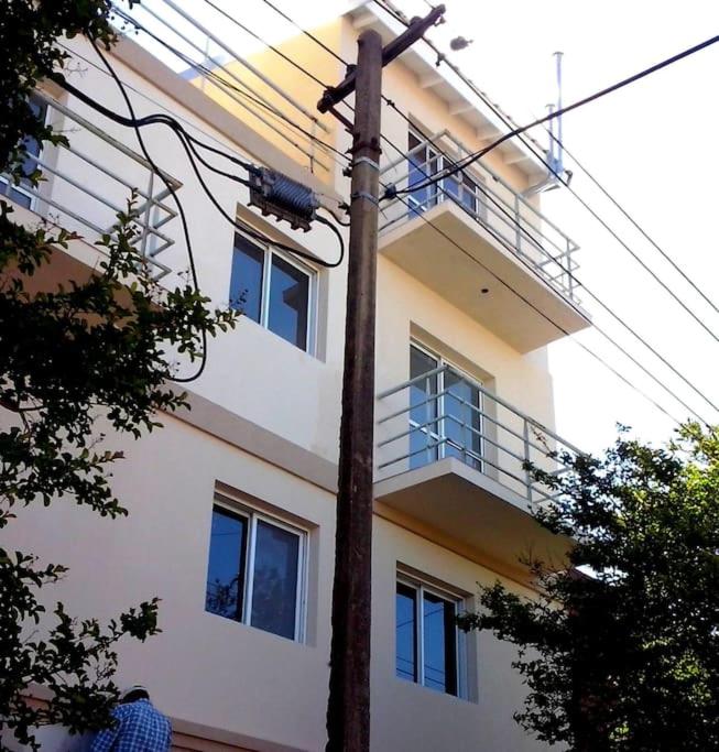 Alquilo depto 1 dorm en Zárate - 1