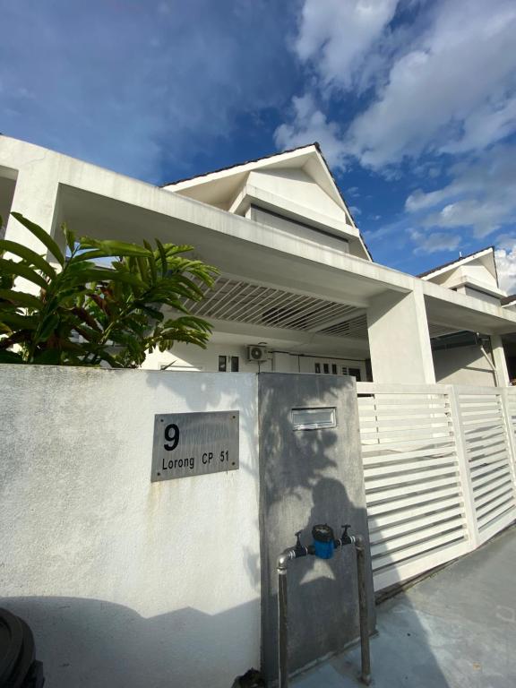 Teratak Persona Homestay. 4 rooms double storey terrace in Kuantan City. photo
