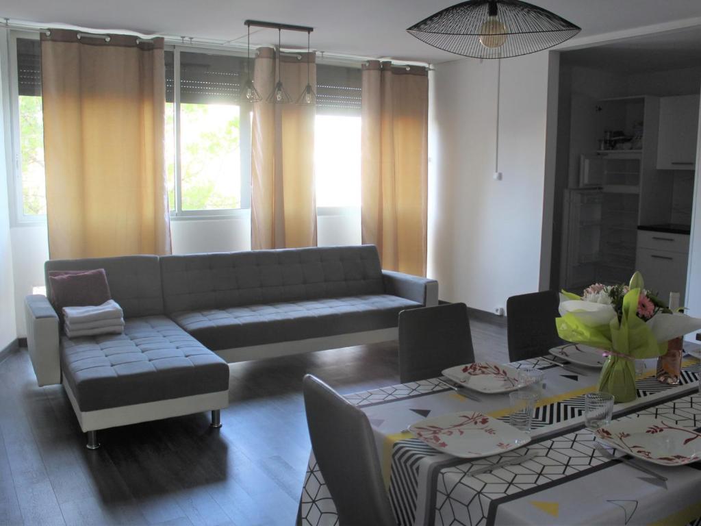 Appartement 80m² 2 Chambres Près des Thermes - FR-1-503-111 - 1
