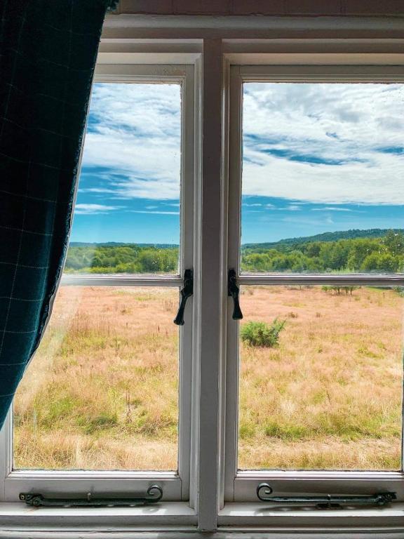 Secluded Shepherd's Hut, Rake photo 5