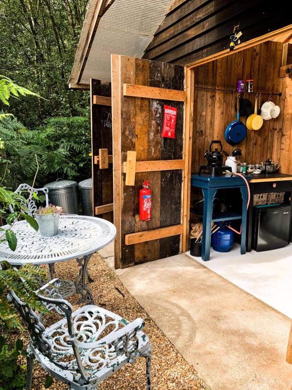 Secluded Shepherd's Hut, Rake photo 4