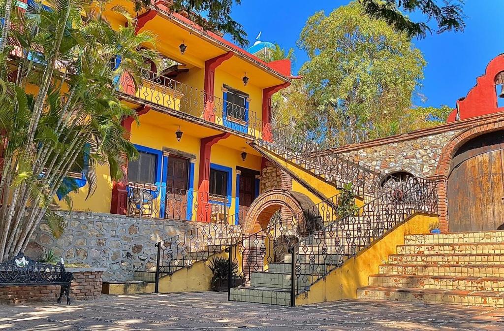 Hotel Rancho Escondito - 1