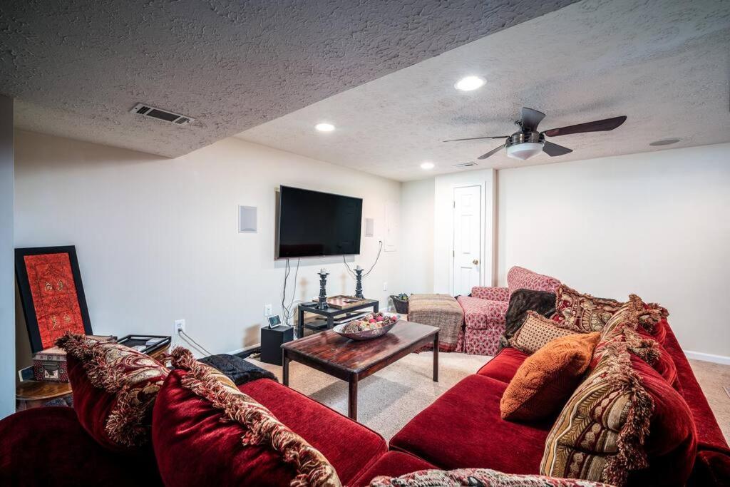 Hidden Gem Newly Renovated Suite Centrally Located