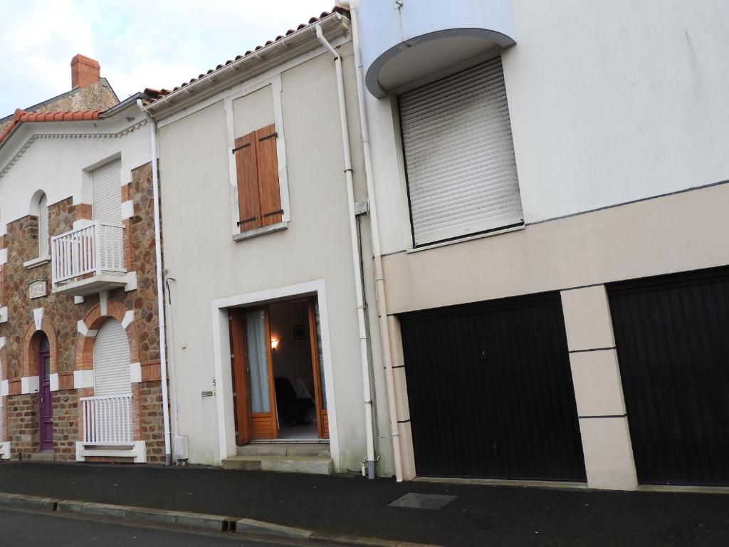 Maison T3 avec cour close, proche plage et commerces, quartier Arago, Les Sables-d'Olonne - FR-1-92-657 - 2