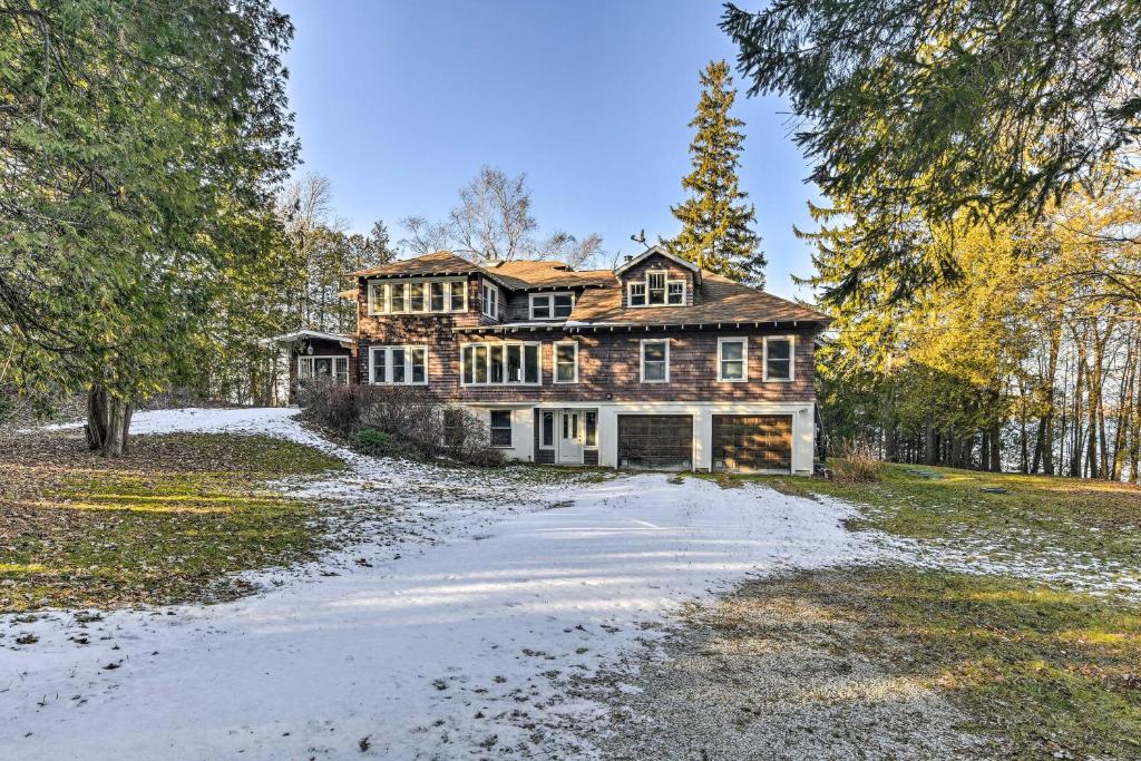 Waterfront Lake Champlain Vacation Rental!