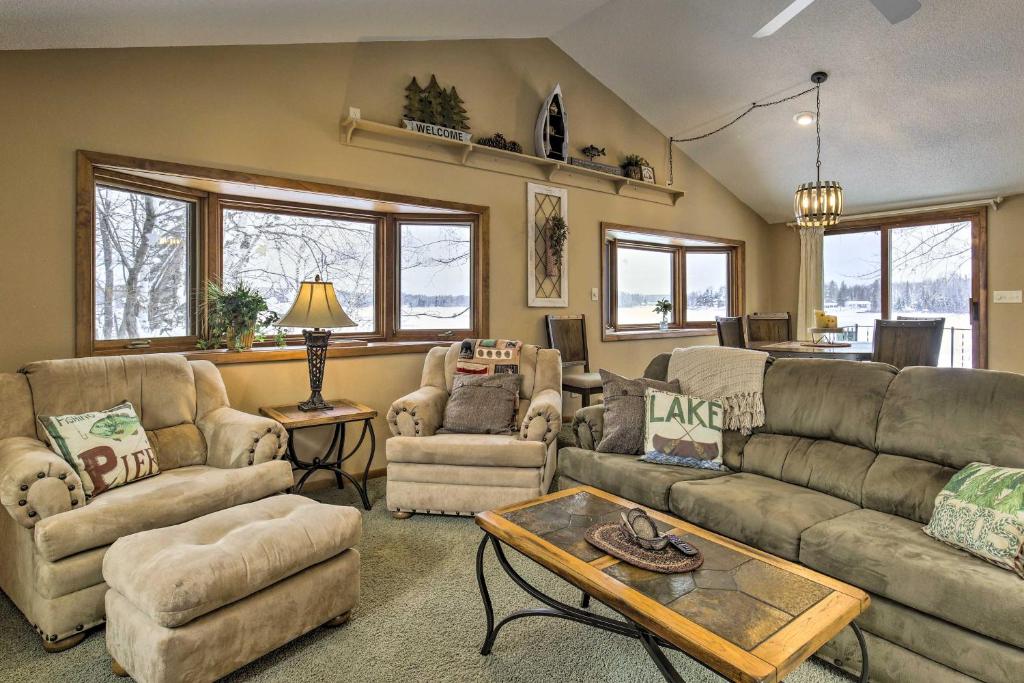 Phillips Cabin with Lake Views and Private Dock!, Phillips