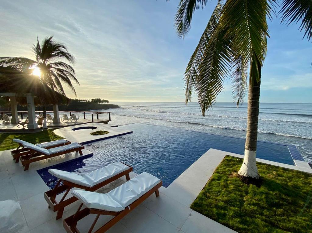 Vista Las Olas Resort — Hotel in El Cuco