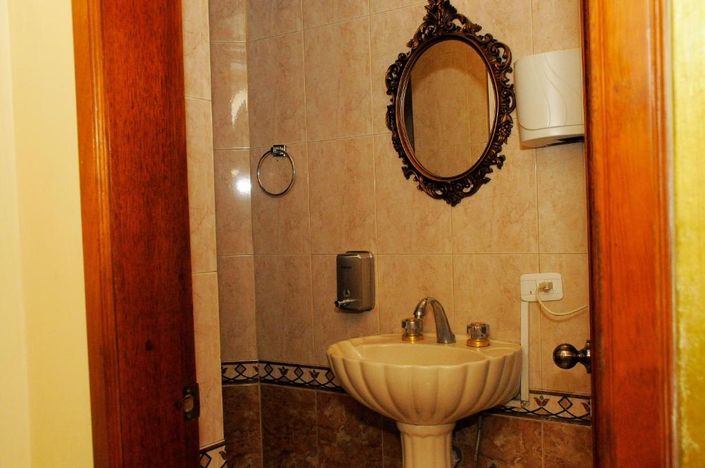 Colony Inn Hotel photo