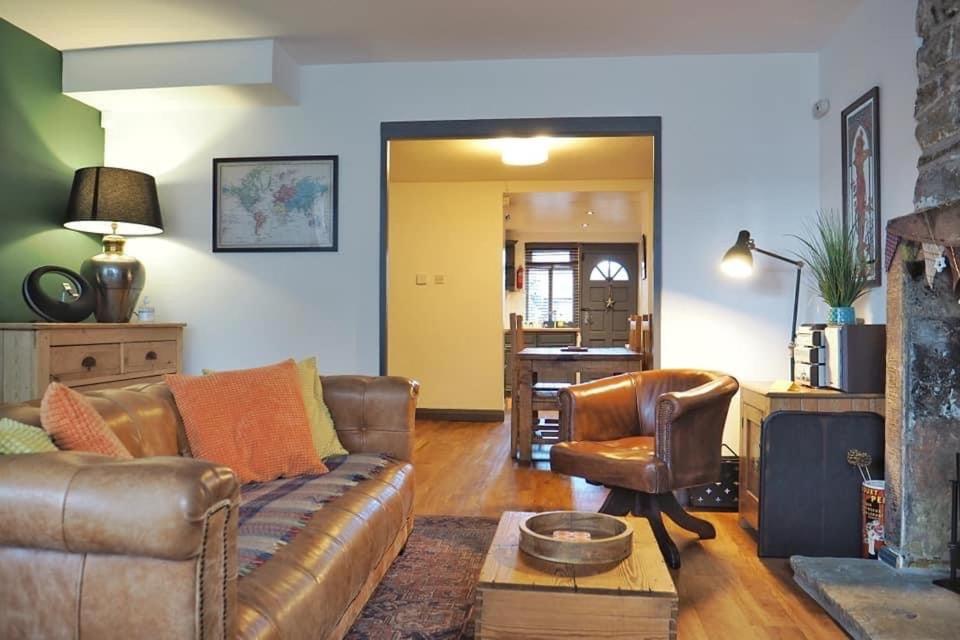 Woodworth Cottage, Barnoldswick photo 2