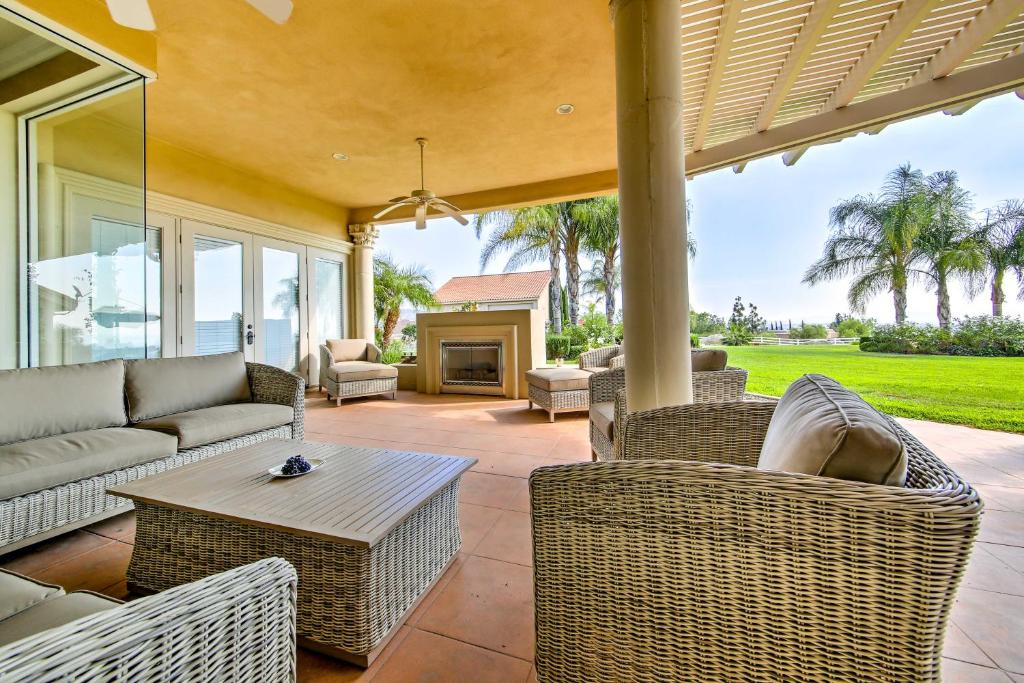 Luxe Wine Country Estate with Orchard-Facing Balcony 전경