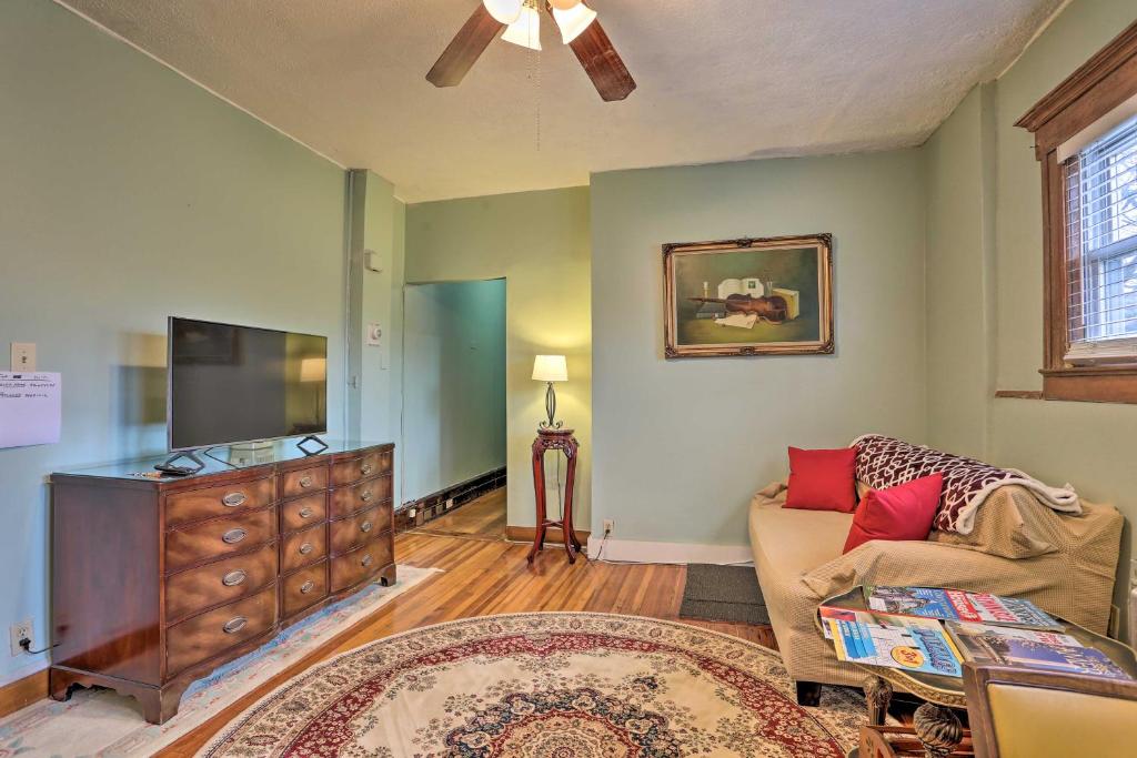 Quaint Apartment - Walk to Town and Train!