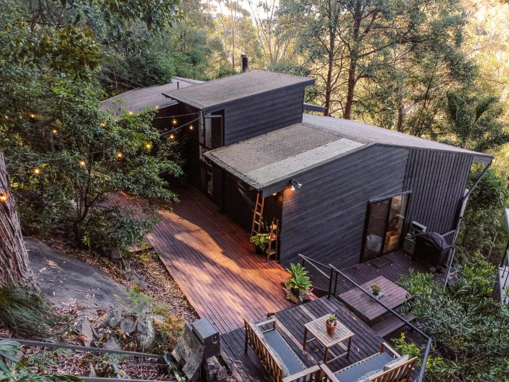Tranquil Treehouse Retreat