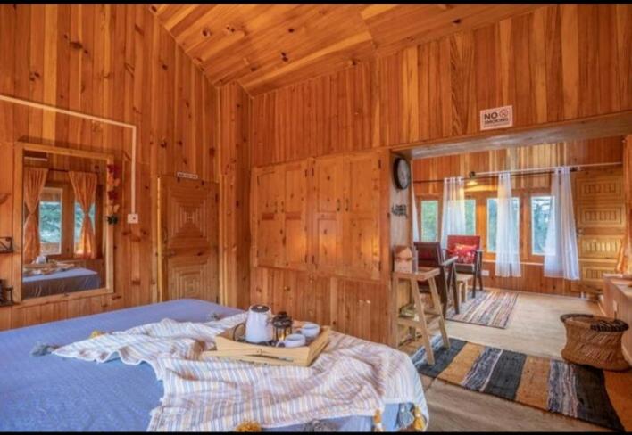 Woodhouse On The Rocks — Hotel in Jibhi