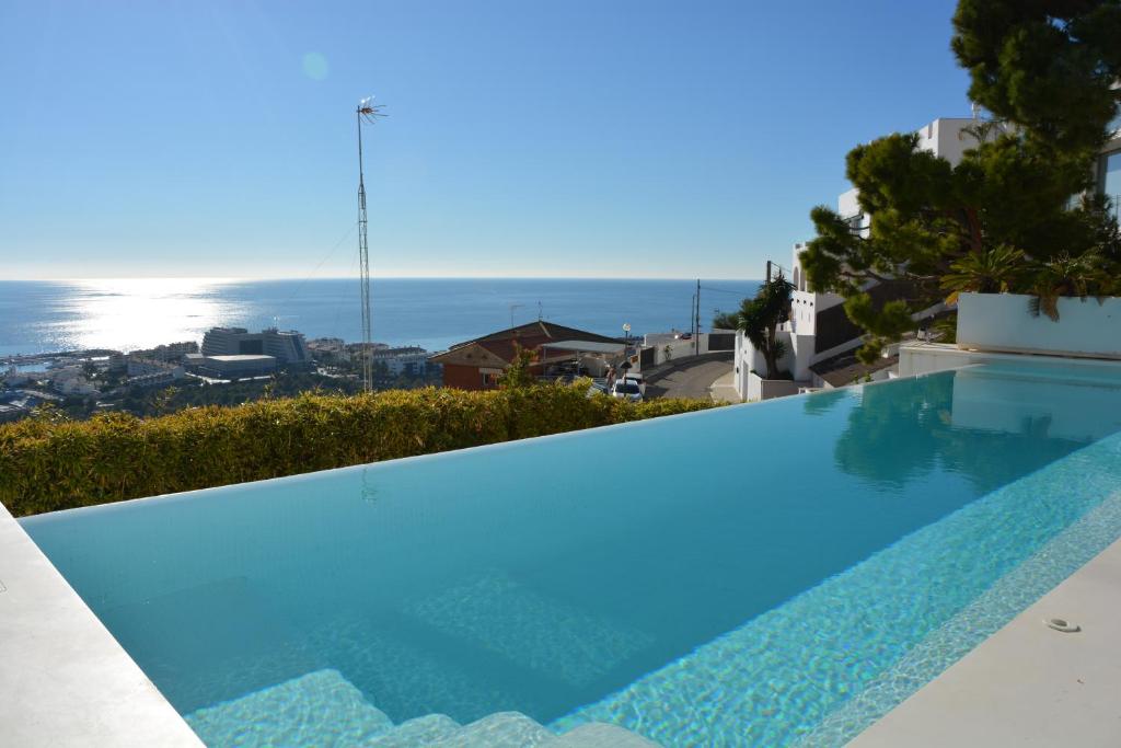 Villa Sitges Bianca Amaizing View Design 10 min walk from beaches, Sitges