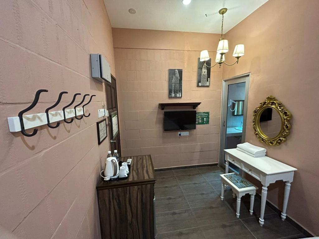 Shamrock Guest House ll