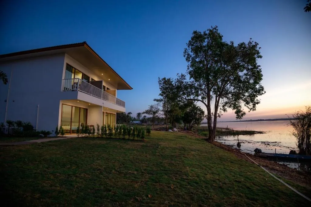 LAKE HOUSE Naka Cave, hotel in Ban Don Klang