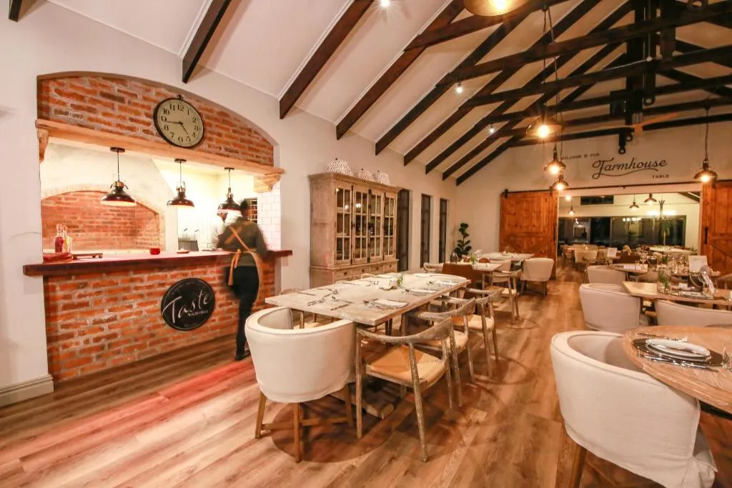 Otjiwa Safari Lodge, hotel in Otjiwarongo
