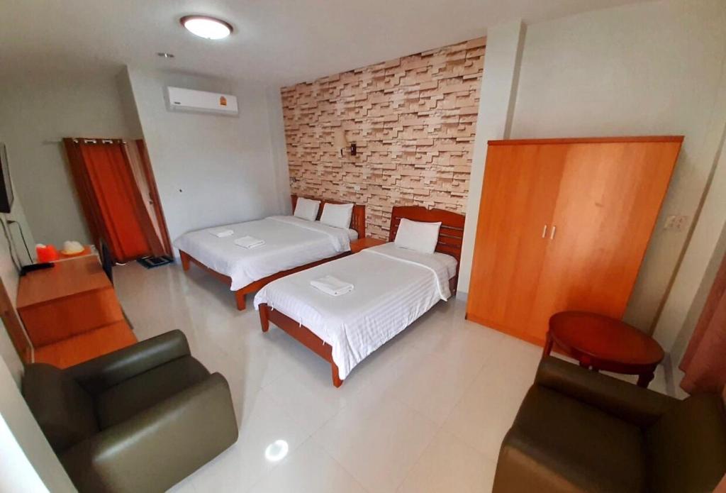 Standard Triple Room, Pantip Residence in Nan