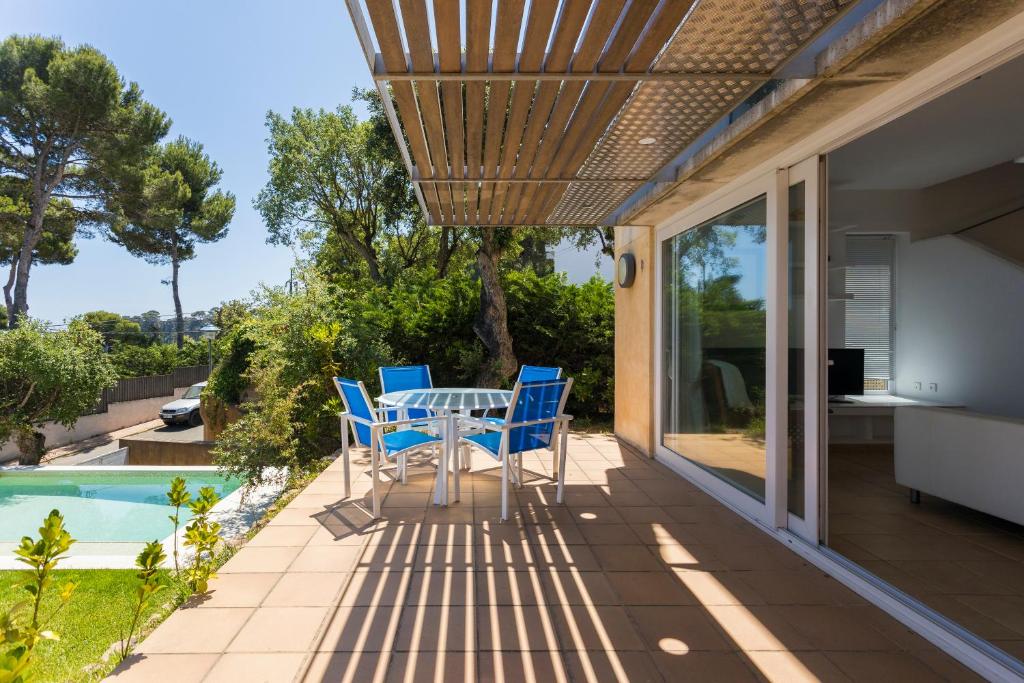 Luxury villa in front of the beach ALBA - 3