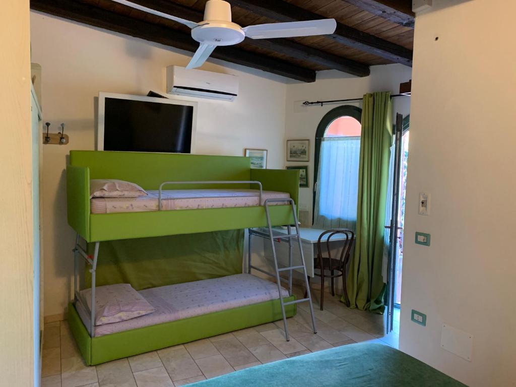 Guest House Villa Verde - Short Term Room Rentals image1