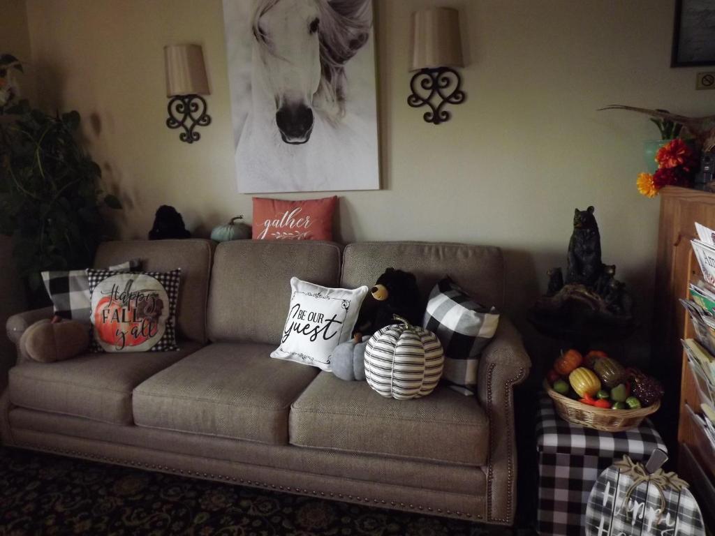 Crest Country Inn photo