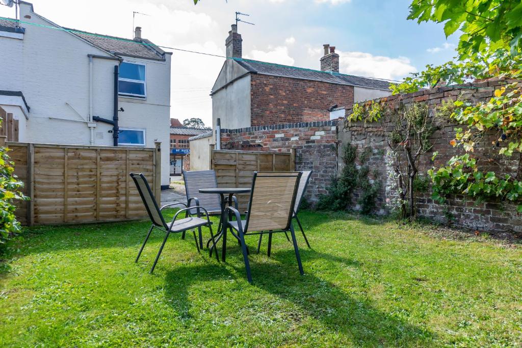 Cheltenham 2 Bedroom Home (Sleeps 6) photo 4