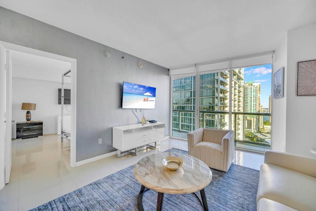 Emblematic unit at Icon in the heart of Brickell, Miami