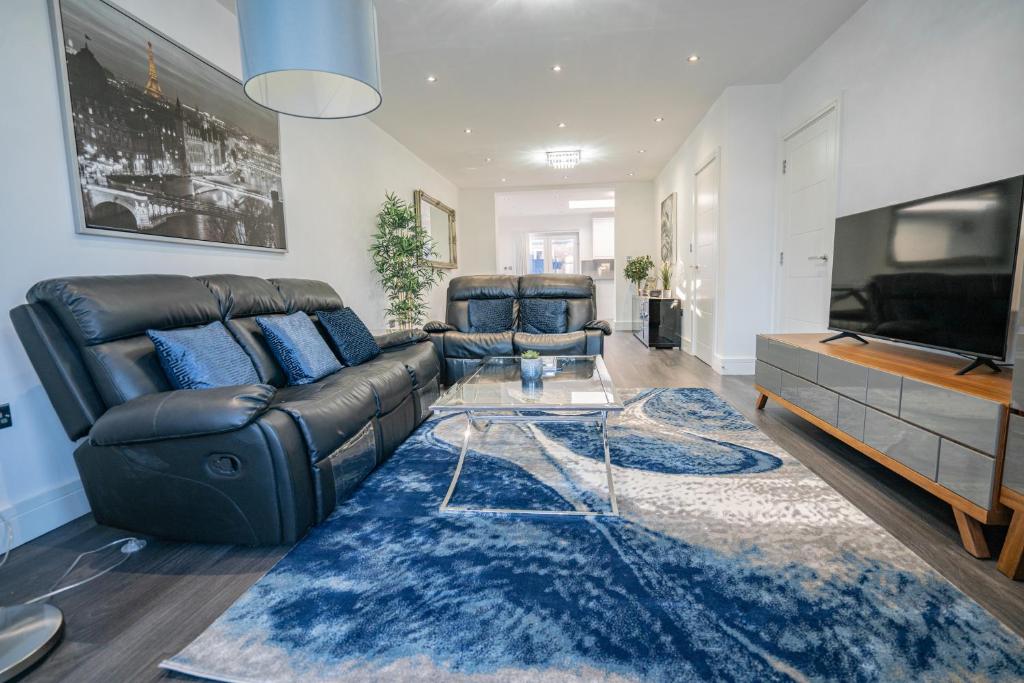 Newly Refurbished Modern 4 Bed Detached House !, Oxford