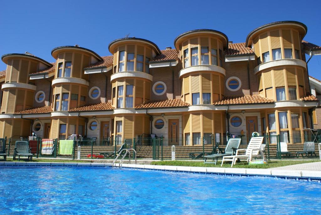 Apartamentos Quinto Sueno — Hotel in Noja