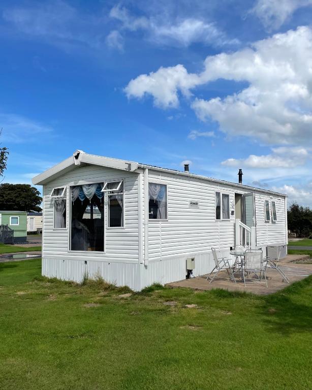 Flosh Caravan, Manor House Park, Mawbray